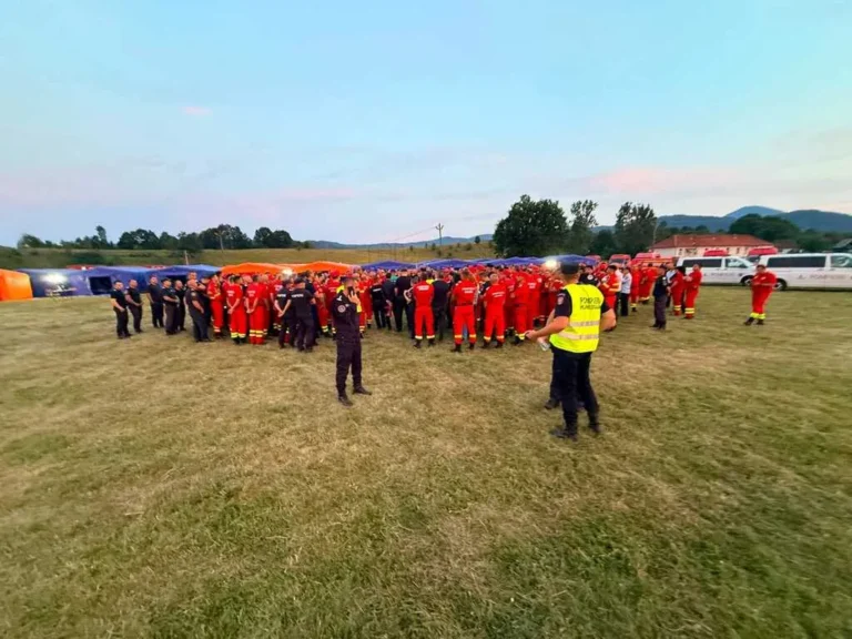 Intervenție de urgență fără precedent în Bihor, la azilele lui Viorel Pașca. DSU a mobilizat 155 de autospeciale pentru salvarea „victimelor”