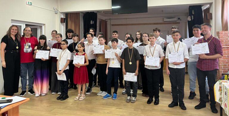 22 de tineri chitariști, premiați la Oradea, la ediția a XXIII-a a concursului „Culorile sunetelor chitarei”