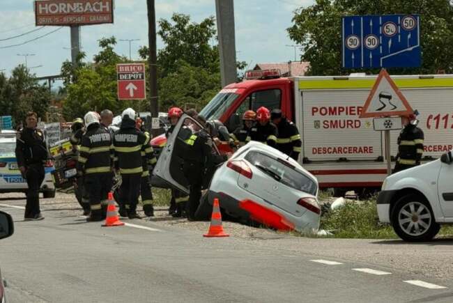 Accident pe Centura Oradea. O mașină a lovit un cap de pod