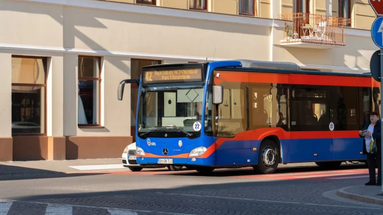Schimbări pentru călătorii care folosesc linia 15 de autobuz. OTL introduce o stație nouă și o cursă în plus