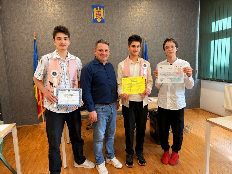 Elevii Școlii „Avram Iancu” din Oradea au obținut premii la concursuri de muzică și literatură