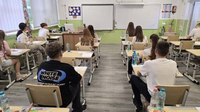 Rezultatele finale la Evaluarea Națională în Bihor. Contestațiile au schimbat notele. Doi elevi au încheiat examenul cu media 9,95