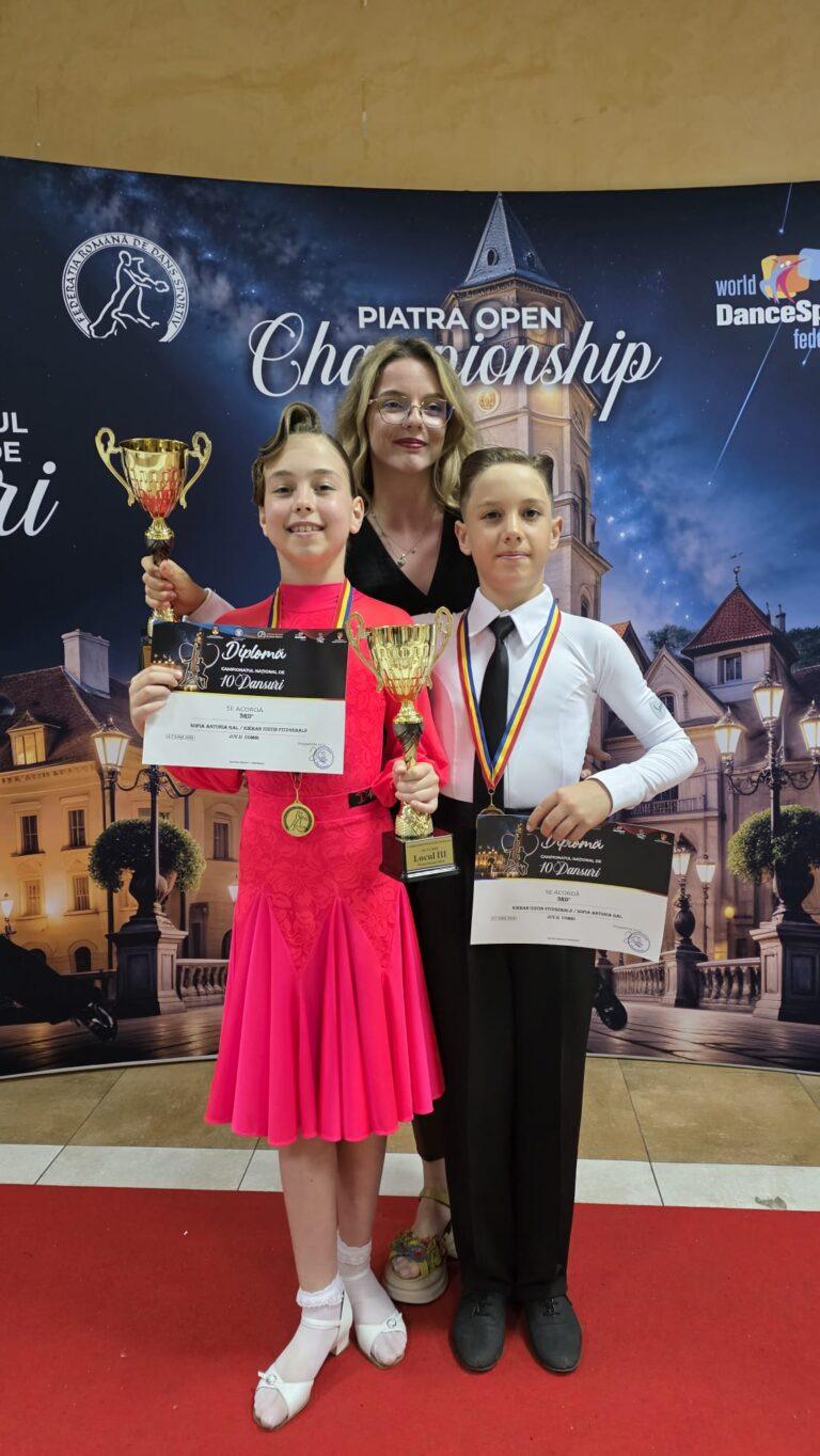 Doi copii din Oradea au urcat pe podiumul național după un maraton de 10 dansuri. Povestea unei performanțe impresionante