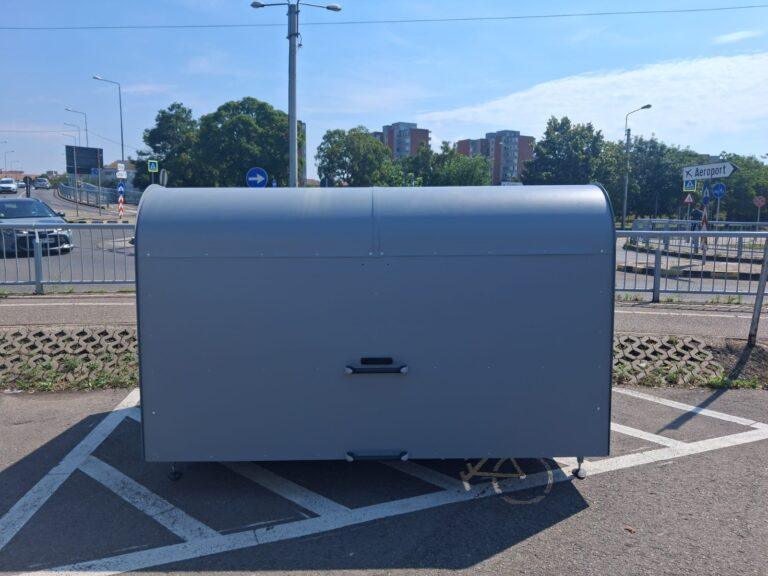 Orădenii pot folosi, gratuit, până în 2027 patru adăposturi inteligente pentru biciclete. Unde sunt amplasate