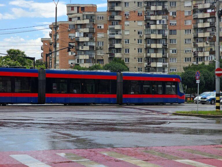 Fulgerul a dat peste cap circulația tramvaielor în Oradea. Trafic blocat în zona Pieței Decebal