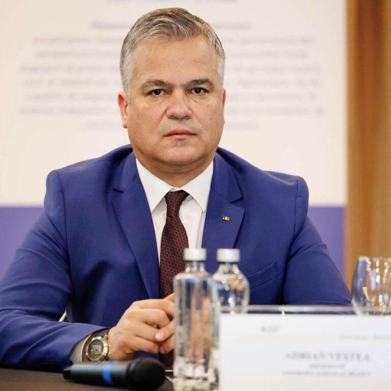 PNL se rupe în două, după desemnarea lui Adrian Veștea. „Greii” partidului încep să treacă de partea premierului desemnat