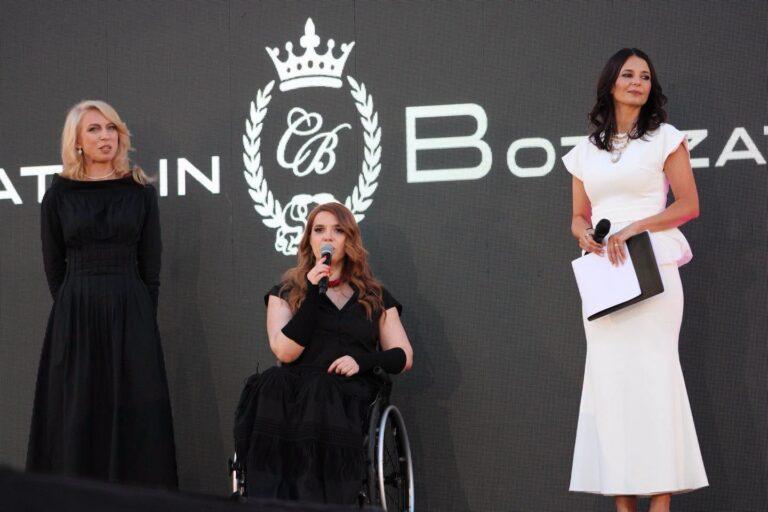Gala „Atypic Beauty” – frumusețea fără tipare. Creațiile Cătălin Botezatu și AMAVI au îmbrăcat povești de viață, la Oradea