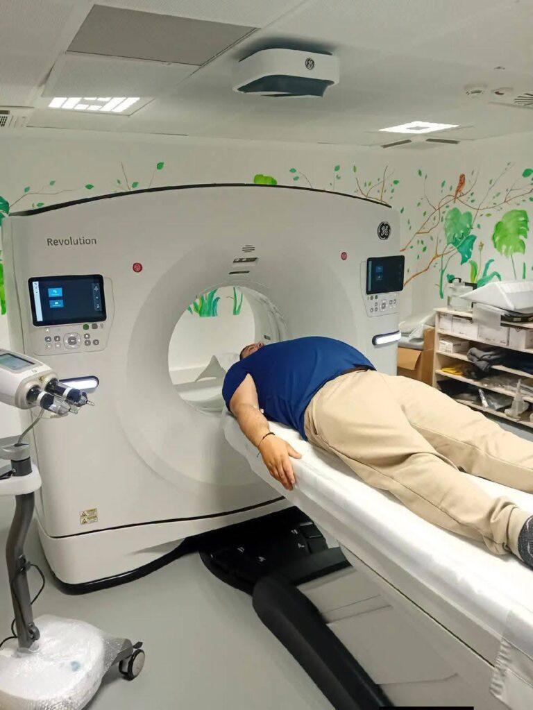 Apel pentru viață. Un orădean, care suferă de cancer, a trecut prin cinci proceduri medicale și are nevoie de ajutor