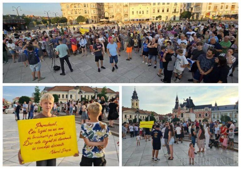 Aproximativ 300 de persoane au ieșit în centrul Oradiei pentru a-l susține pe Viorel Pașca