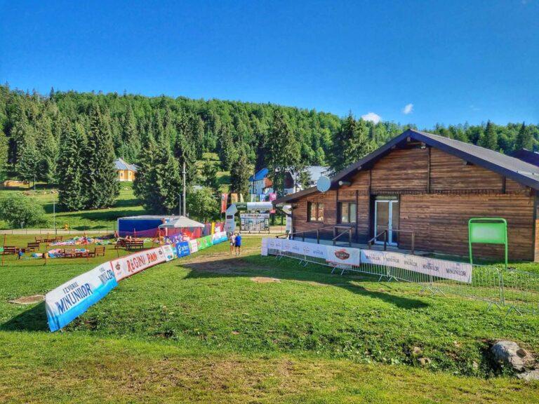 Start la unul dintre cele mai importante concursuri de alergare montană din România. Stâna de Vale Trail Race aduce la start sportivi din țară și din străinătate