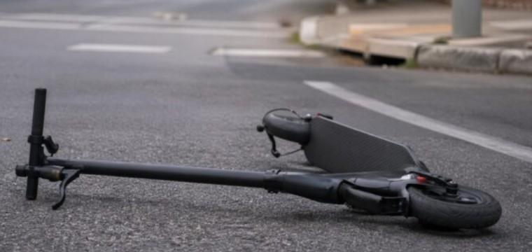 Tragedie în Bihor. Băiatul de 14 ani, lovit de o mașină în timp ce mergea cu trotineta electrică, a murit la spital